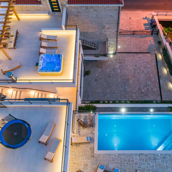 Villa Mladenka, Villa Mladenka mit beheiztem Infinity-Pool, Dalmatien, Kroatien Jesenice