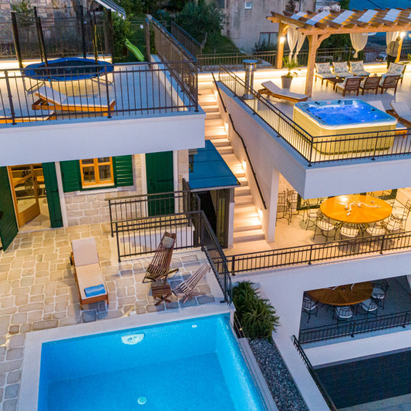 Villa Mladenka, Villa Mladenka mit beheiztem Infinity-Pool, Dalmatien, Kroatien Jesenice