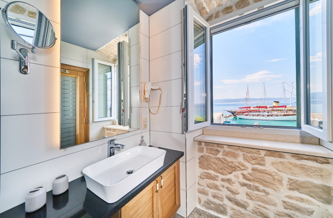 Villa Mladenka with Heated Infinity Pool, Dalmatia, Croatia Jesenice