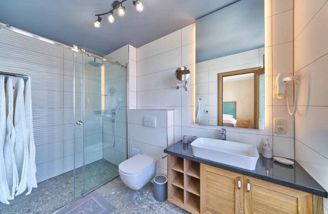 Villa Mladenka with Heated Infinity Pool, Dalmatia, Croatia Jesenice