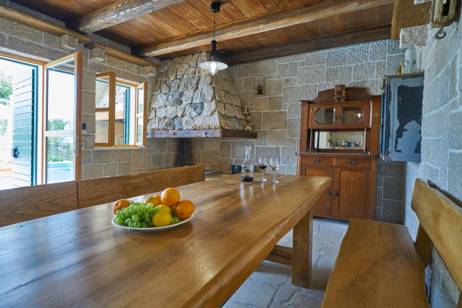 Villa Mladenka with Heated Infinity Pool, Dalmatia, Croatia Jesenice